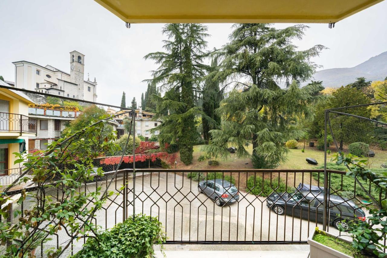 Residenza Al Vittoriale - By Host4U Apartment Gardone Riviera Exterior photo